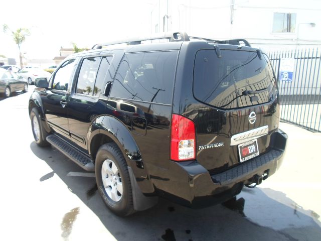 Nissan Pathfinder 2006 photo 2