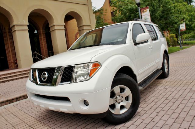 Nissan Pathfinder 2006 photo 2