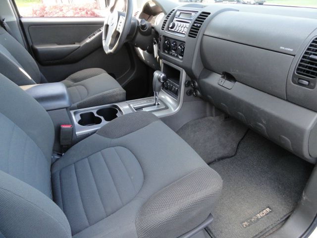 Nissan Pathfinder 2006 photo 11