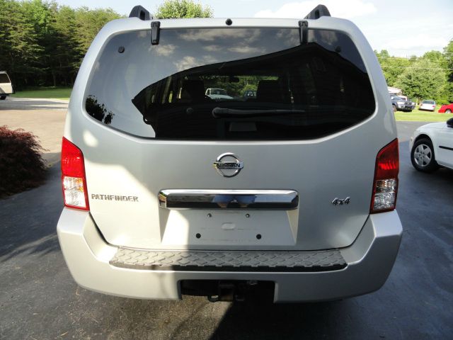 Nissan Pathfinder 2006 photo 13