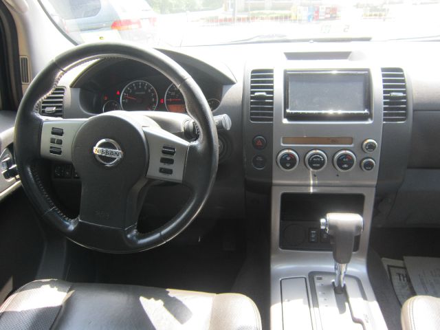 Nissan Pathfinder 2006 photo 2