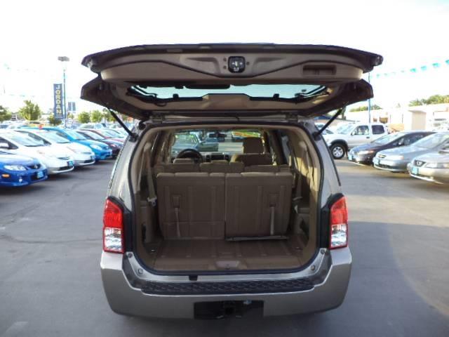 Nissan Pathfinder 2006 photo 2