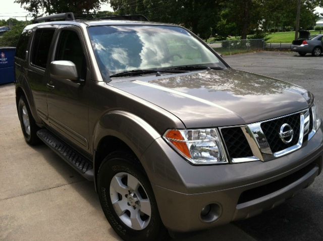 Nissan Pathfinder 2006 photo 2