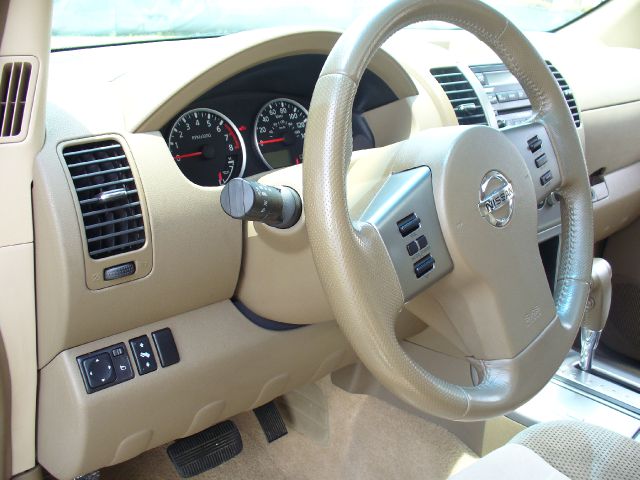 Nissan Pathfinder 2006 photo 16