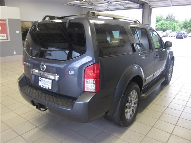 Nissan Pathfinder 2011 photo 1