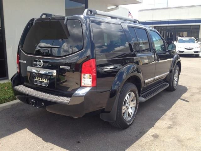 Nissan Pathfinder 2011 photo 1