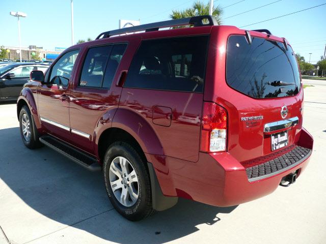 Nissan Pathfinder 2011 photo 2