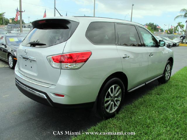 Nissan Pathfinder 2013 photo 1