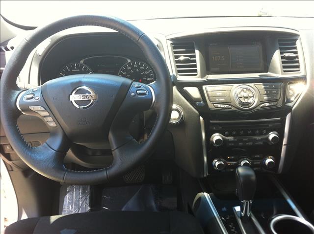 Nissan Pathfinder 2013 photo 16