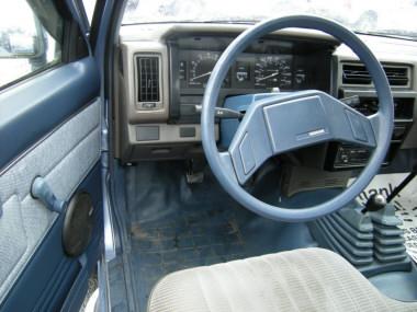 Nissan Pickup 1986 photo 1