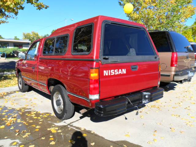 Nissan Pickup 1993 photo 2