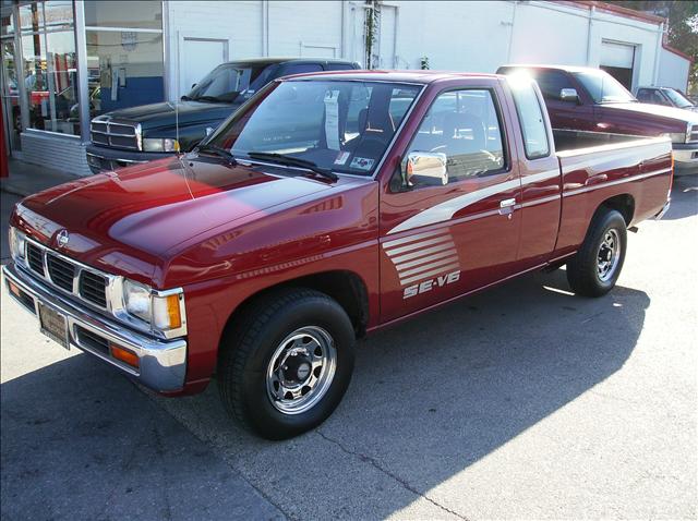 Nissan Pickup SE Pickup