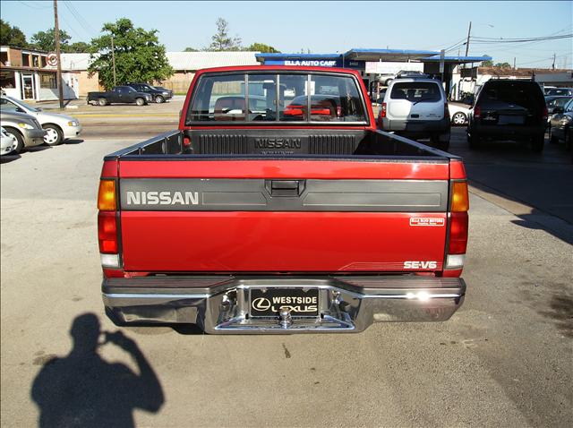 Nissan Pickup 1993 photo 3