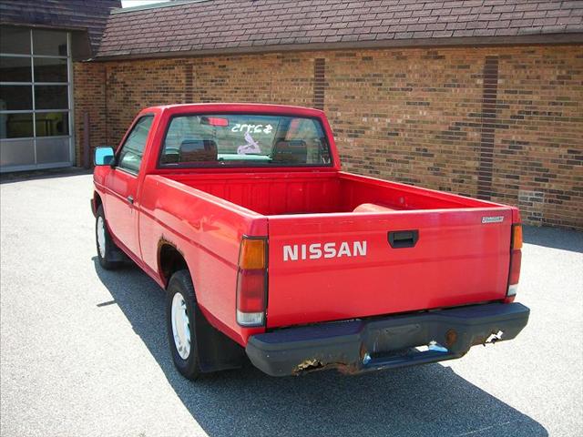 Nissan Pickup 1993 photo 4