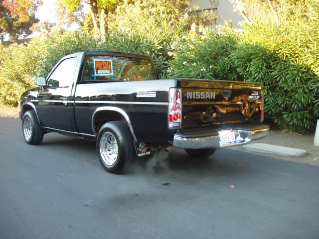 Nissan Pickup 1993 photo 2