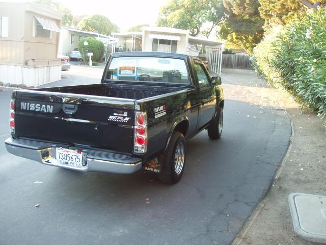 Nissan Pickup 1993 photo 3