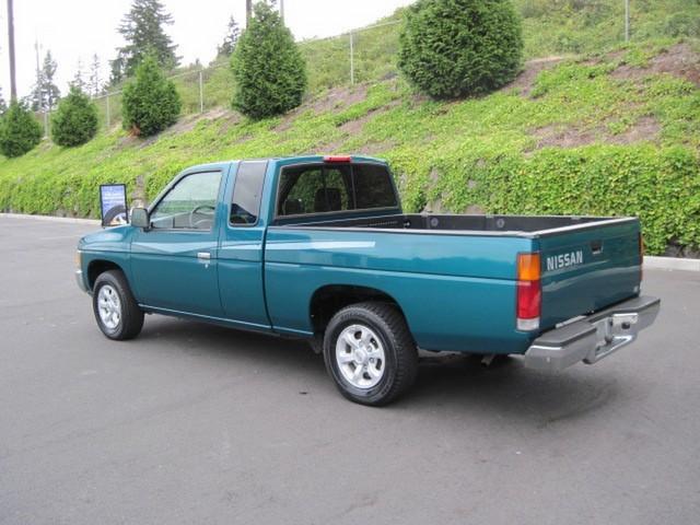 Nissan Pickup 1996 photo 3