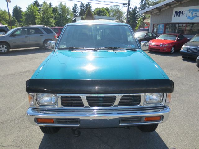 Nissan Pickup 1997 photo 1