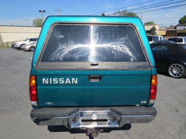 Nissan Pickup 1997 photo 3