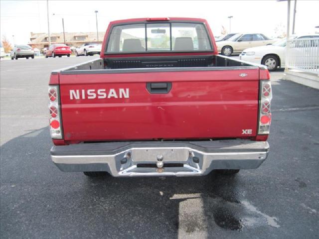 Nissan Pickup 1997 photo 2