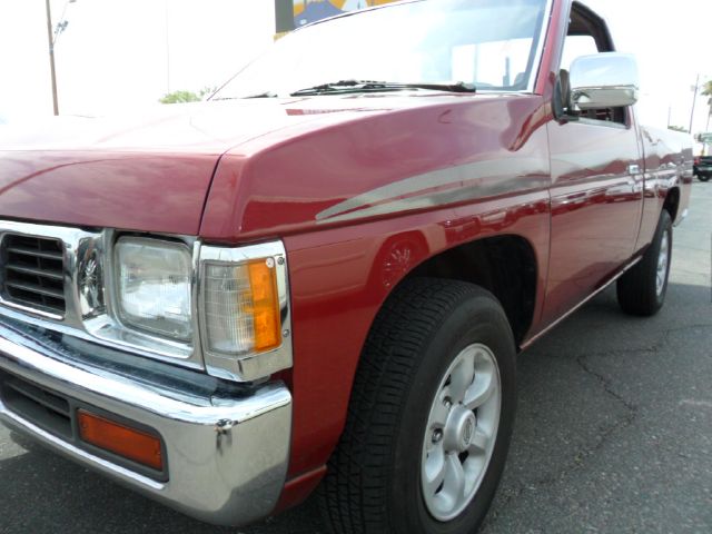 Nissan Pickup 1997 photo 1