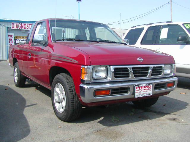 Nissan Pickup 1997 photo 1