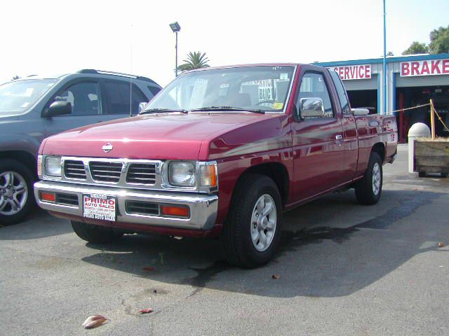 Nissan Pickup 1997 photo 2