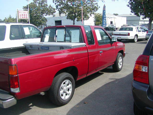 Nissan Pickup 1997 photo 3