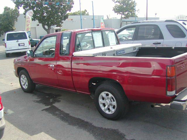 Nissan Pickup 1997 photo 4