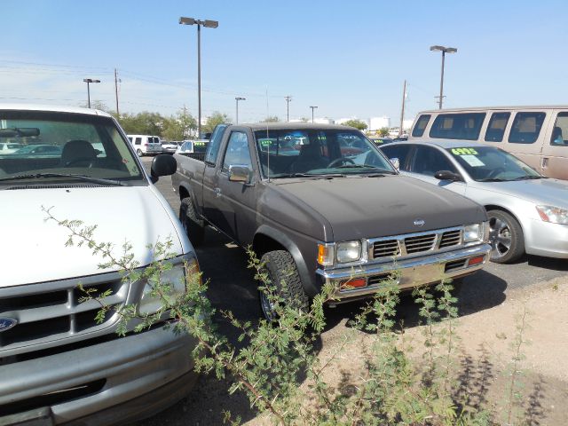 Nissan Pickup 1997 photo 1