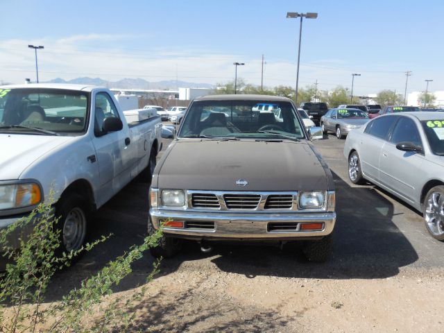 Nissan Pickup 1997 photo 2