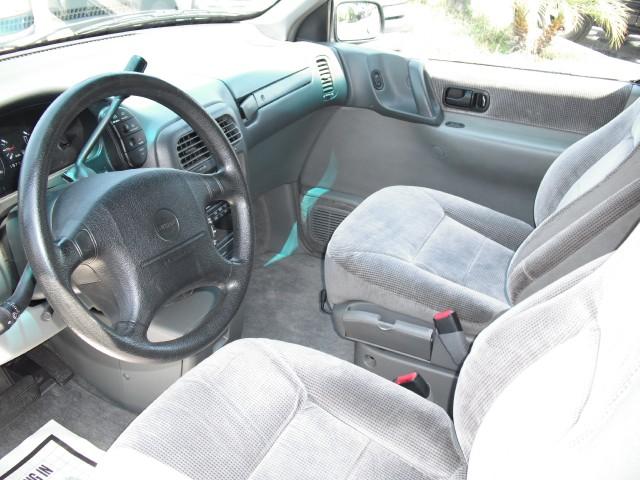 Nissan Quest 1995 photo 2