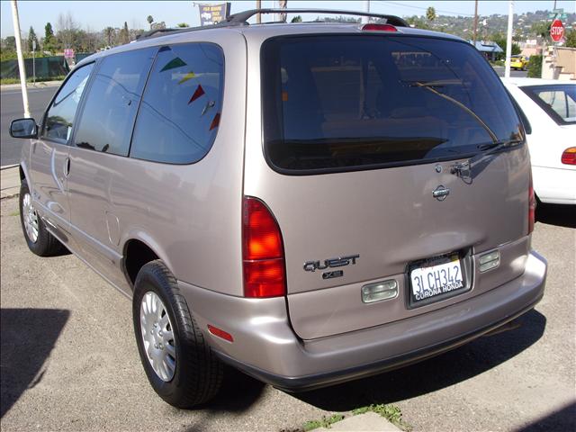 Nissan Quest 1995 photo 2