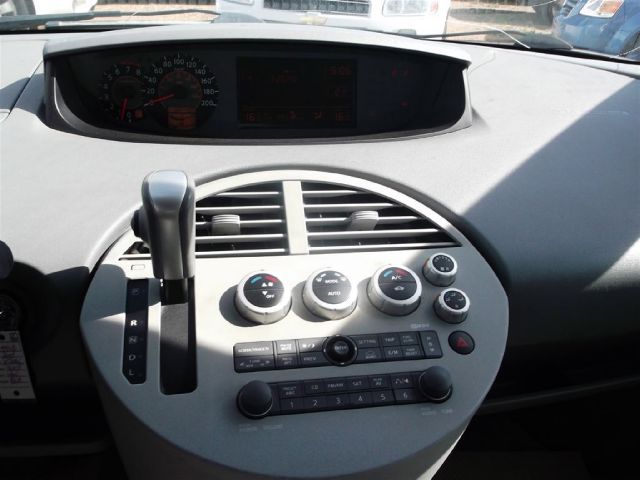 Nissan Quest 2004 photo 1