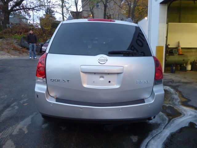 Nissan Quest 2004 photo 1