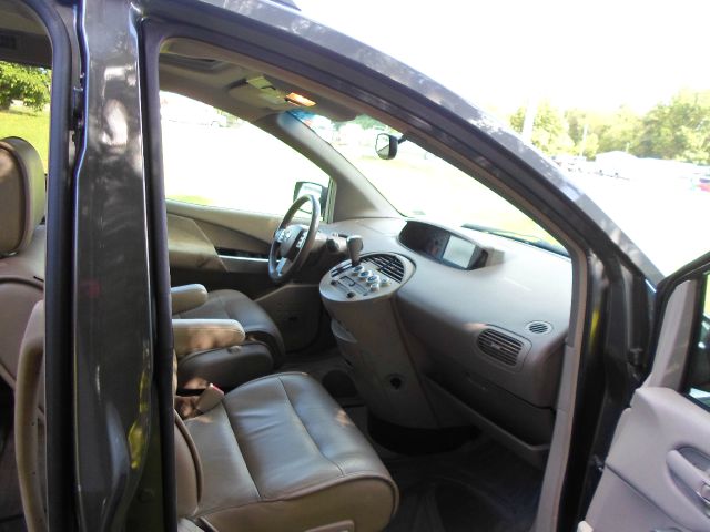 Nissan Quest 2004 photo 1