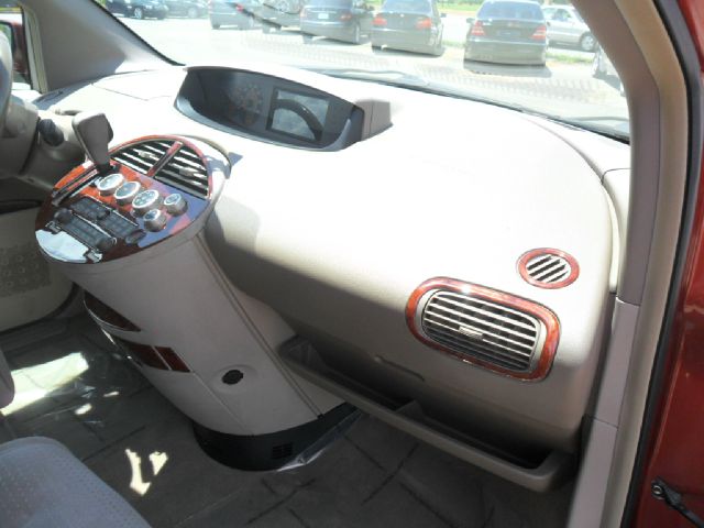 Nissan Quest 2004 photo 2