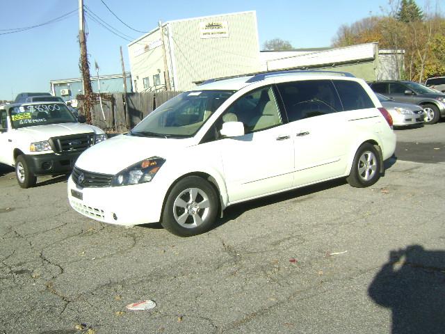 Nissan Quest XR MiniVan