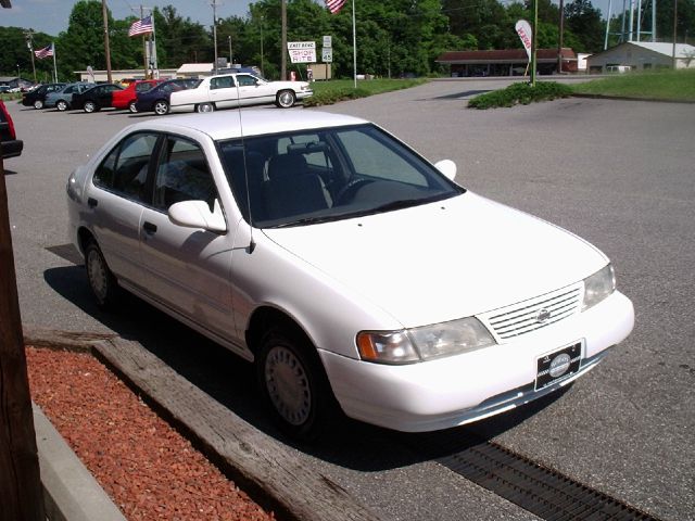 Nissan Sentra 1996 photo 9