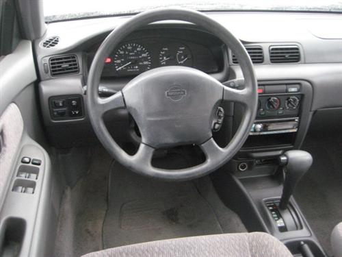 Nissan Sentra 1998 photo 1