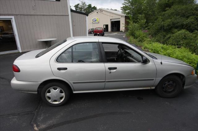 Nissan Sentra 1998 photo 1