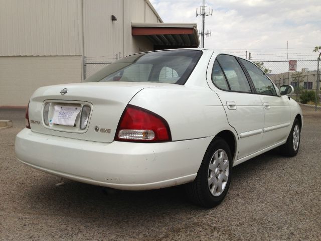 Nissan Sentra 2000 photo 1