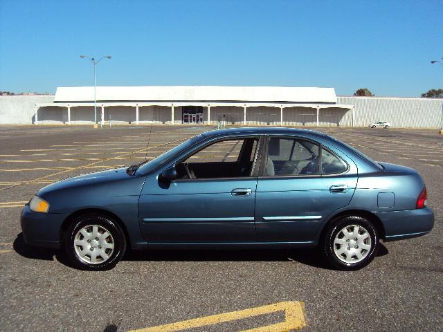 Nissan Sentra 4dr Sdn I4 Manual LE (natl) Sedan Sedan