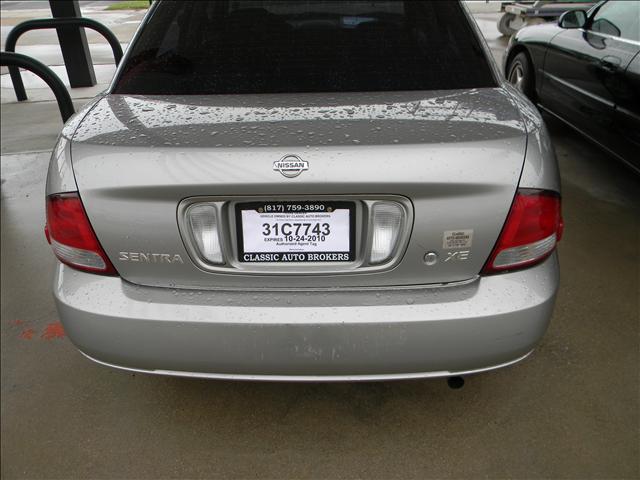 Nissan Sentra 4dr Sdn I4 Manual LE (natl) Sedan Sedan