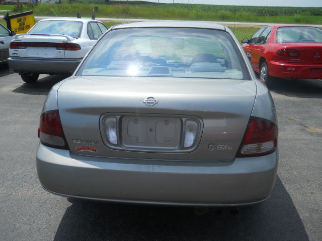 Nissan Sentra 2001 photo 1