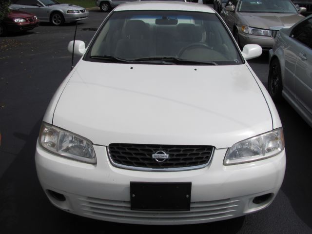 Nissan Sentra 2001 photo 1