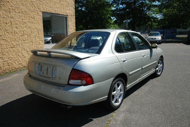 Nissan Sentra 2001 photo 1