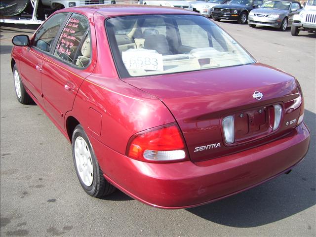 Nissan Sentra 2001 photo 1