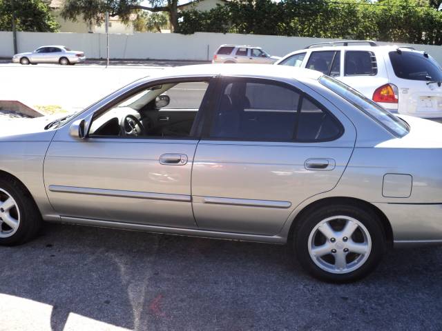 Nissan Sentra 2001 photo 2