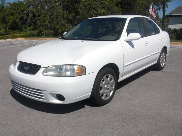 Nissan Sentra 4dr Sdn I4 Manual LE (natl) Sedan Sedan